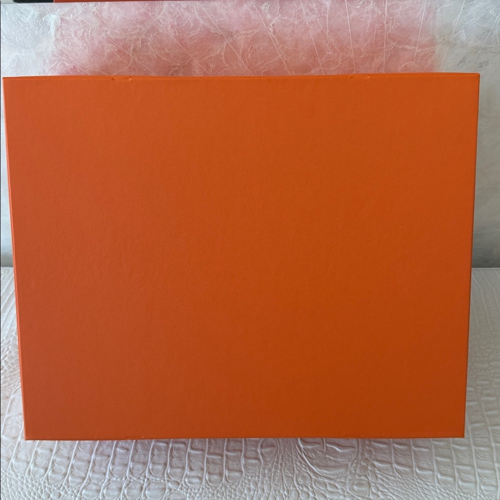 Hermes Large storage , Evelyne, Bolide, Sweater, sneakers, shoes box.like new - Picture 9 of 12